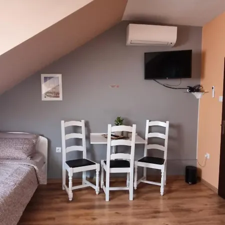 Apartmaji Medved, Brezplacno Parkiranje Любляна